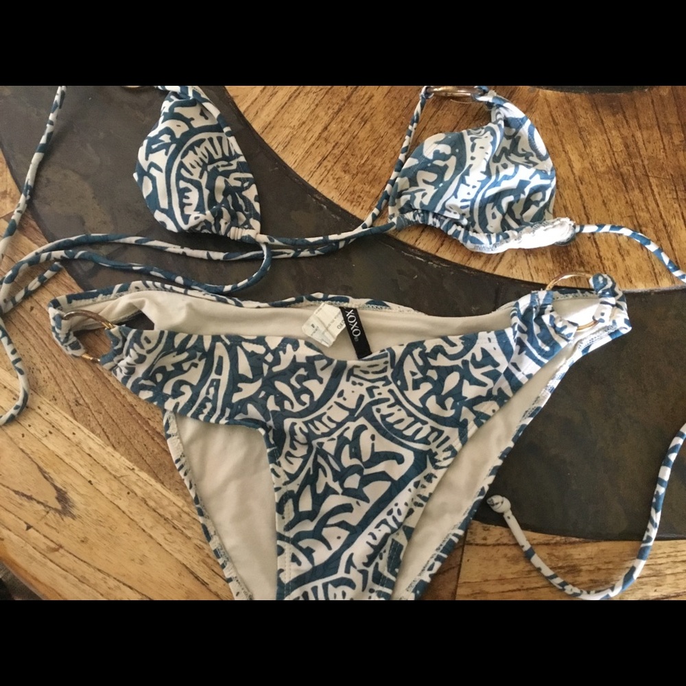👙★❦꒒ik୧⌵♡⌵N୧w❦★ AUCTION PRICE👩🏻‍⚖️ Super Cute Bikini & Free Hanger!
